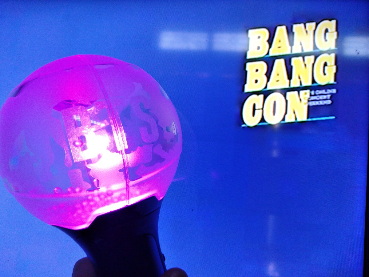 LinYaHwa's tweet photo. @BTS_twt  Tôi không thể thoát khỏi cái hố u mê này mất.
I love BigHit
I love BangTan
We are love youuu
#BANGBANGCON https://t.co/ZYeYZrNTqJ
