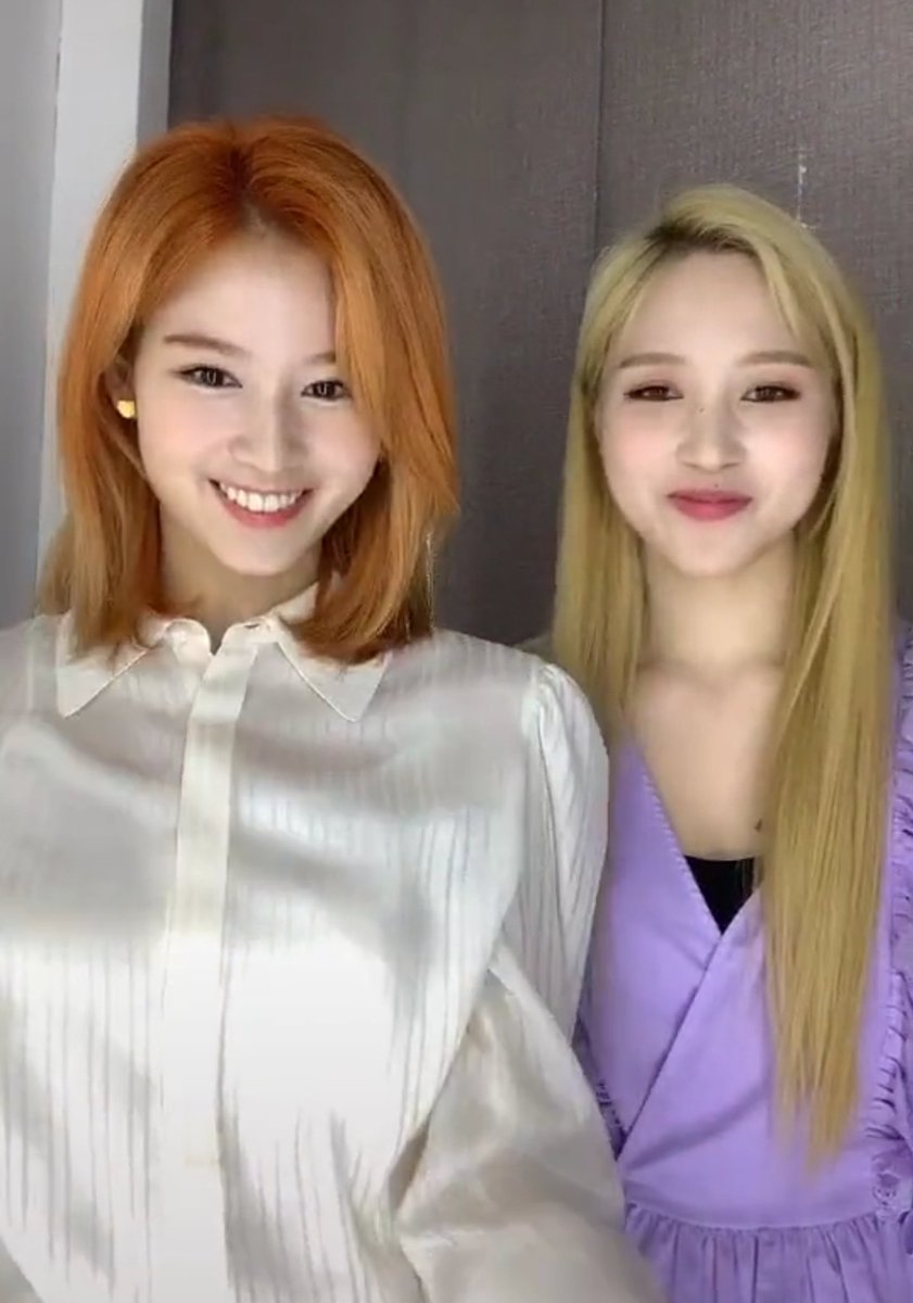 SubjectKpop's tweet photo. TWICE newest hairstyle &amp; color

Now left Jihyo &amp; Dahyun to reveal it 😗 @JYPETWICE https://t.co/xbRIe3hLqV