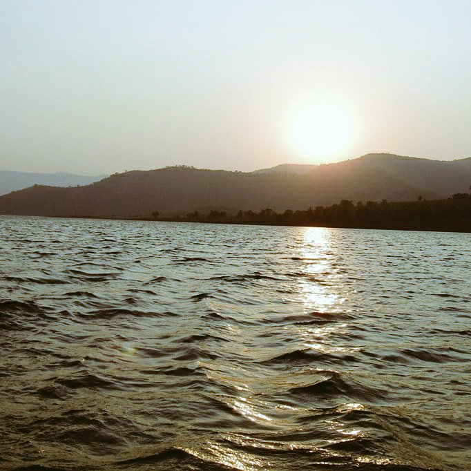 shadow___runner's tweet photo. #WorldHeritageDay2020 
The mountains of the Western Ghats and their characteristic montane forest ecosystems influence the Biological Diversity and Indian monsoon weather patterns that mediate the warm tropical climate of the region.
#SaveWesternGhats https://t.co/dFDw97CMLE