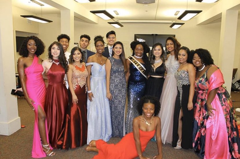 UGACaribSA's tweet photo. #WhosWhoInBUGA 
•Hello we are the Caribbean Student Association, also known as CaribSA 🌴
•We rep our countries and pride ourselves with diversity and our culture 
•You can catch us at our major events MMIP, TOTI, and Caribbean Night or anywhere on campus! https://t.co/s8TsxFRAU1