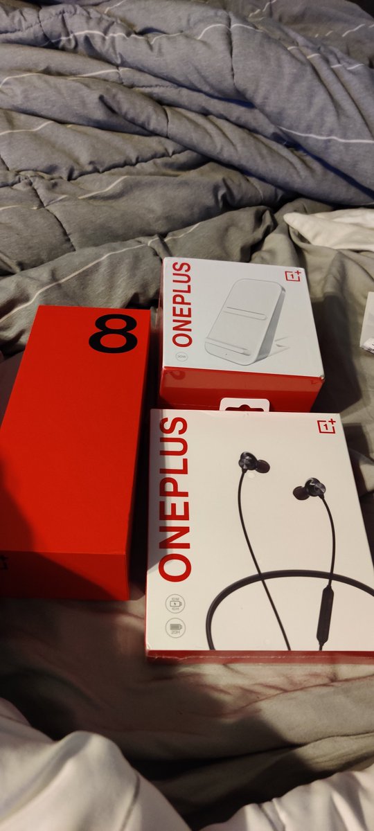 Big_Bizzzle's tweet photo. @oneplus @OnePlus_USA  Just got my OnePlus 8 Pro. Super exciting. Can't wait to start using it. #OnePlus8Pro #OnePlus8SeriesExperience https://t.co/M8g1otifbL