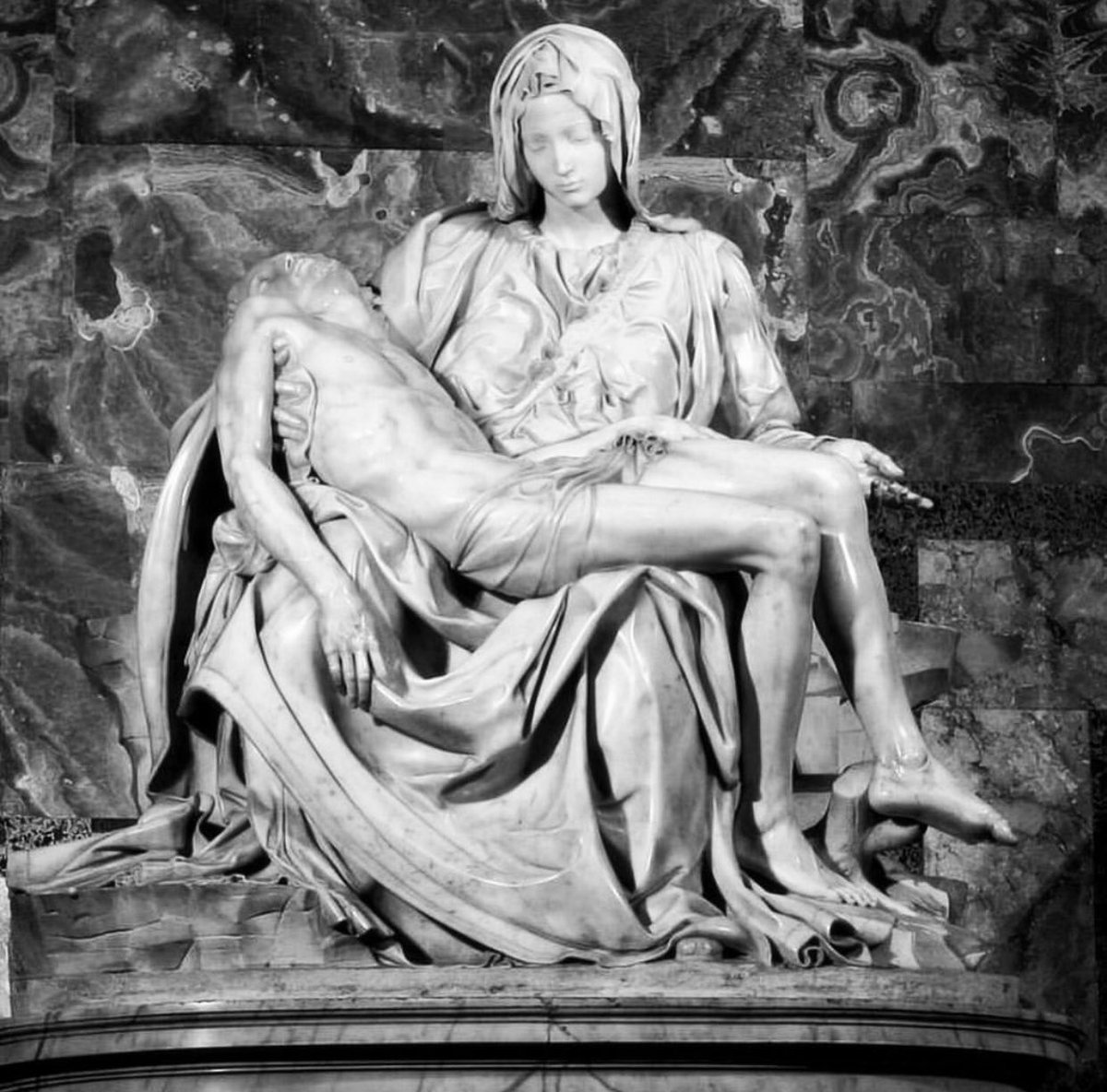 sunshineionian's tweet photo. The Pieta is a work of Renaissance sculpture by Michelangelo Buonarotti ❤️ #HappyEaster2020 https://t.co/9evkrEvZF1
