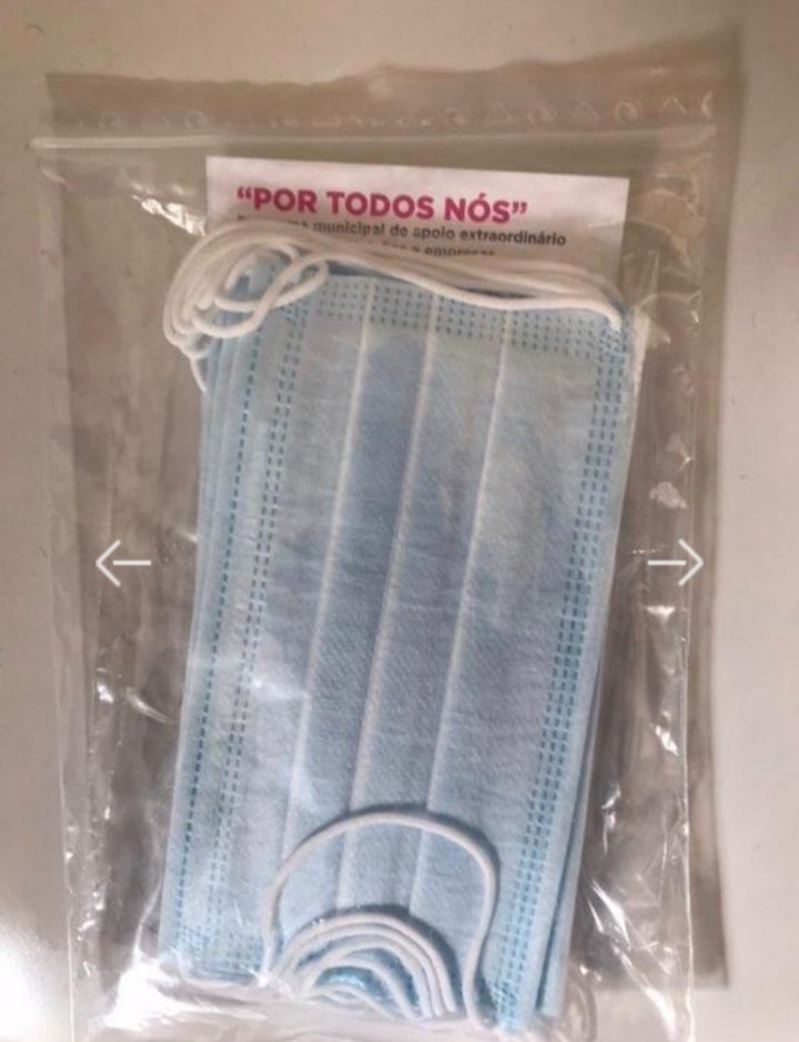 MickaCorreia's tweet photo. 😷🇵🇹 Au Portugal, des municipalités distribuent gratuitement dans les boîtes aux lettres un kit de 5 masques avec une notice rappellant les gestes barrières.
Des masques gratuits sont aussi disponibles pour tous les travailleurs en première ligne.
Simple, social et efficace. https://t.co/GlD3pDWQFT