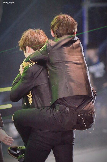 flirtaeguk's tweet photo. front view                               rear view
top view                                 bottom view https://t.co/x6cuNbaXhP