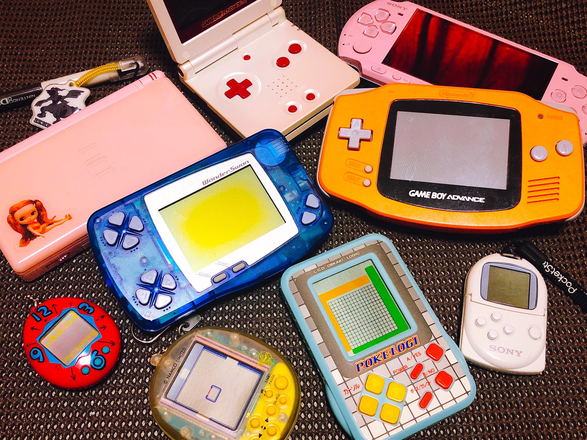 تويتر Meri على تويتر 片付けてたら懐かしのゲーム機発掘 たまごっち ポケットステーション Pokelogi Pac Junior Wonder Swan Game Boy Advance Game Boy Advance Sp Ds Lite Psp 久々たまごっちでも育てるかね ゲーム Game ゲーム機 ハード ポケットゲーム