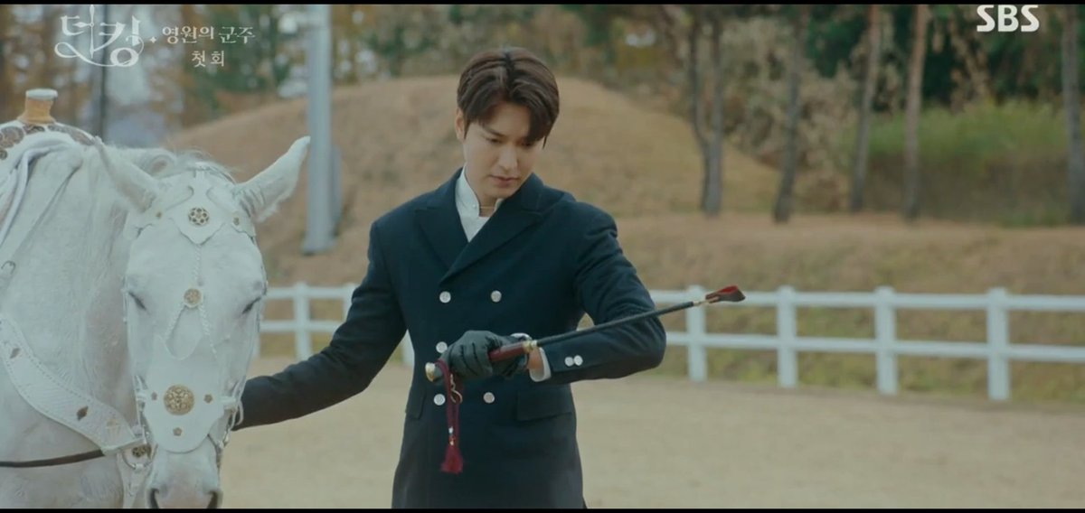 (under this i'll tweet the different styles and looks of lmh in tkem in each episode)leeminho's beauty & handsomeness appreciation thread.because my man is serving hella looks in  #TheKingEternalMonarchEmperor LeeGon~~