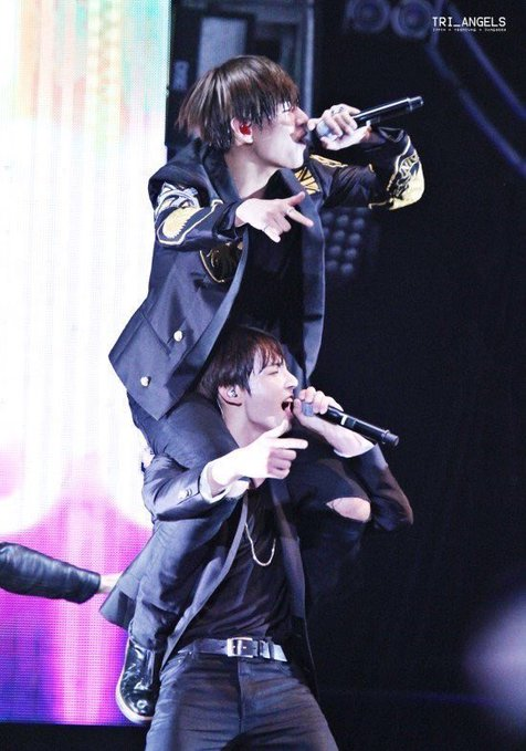 flirtaeguk's tweet photo. front view                               rear view
top view                                 bottom view https://t.co/x6cuNbaXhP