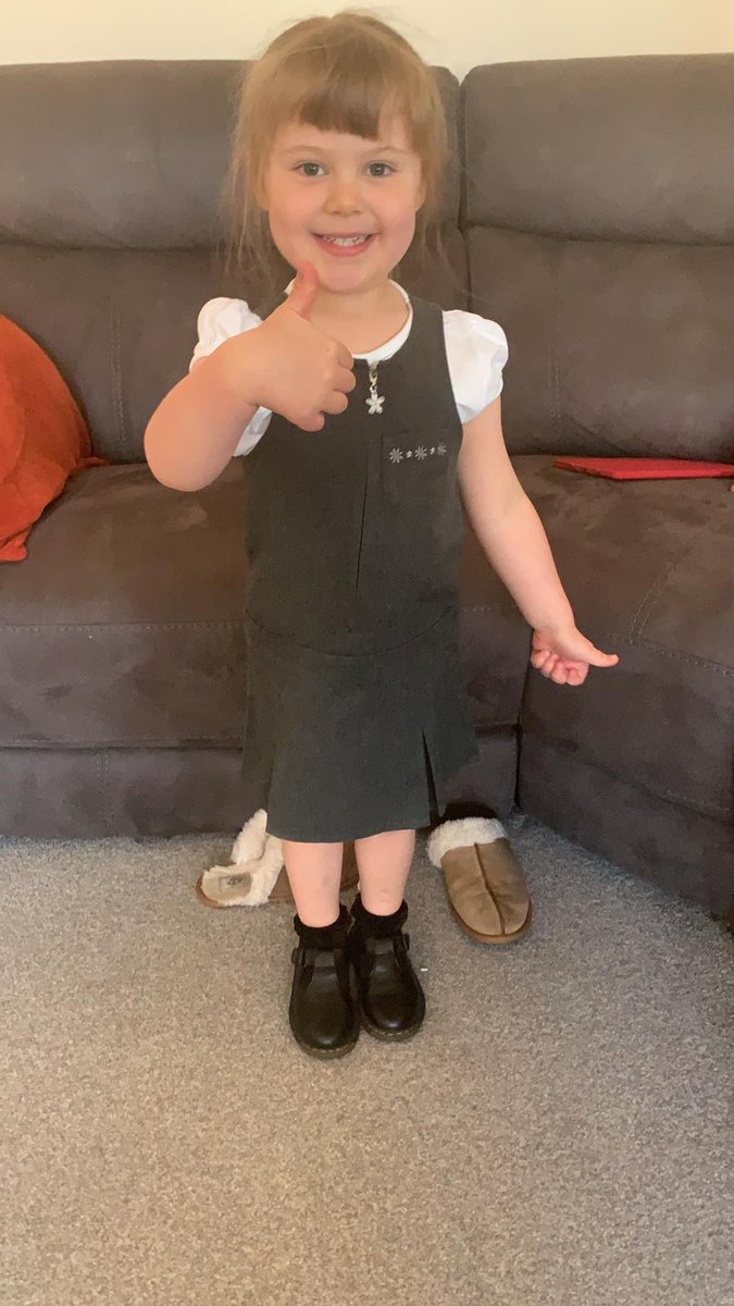 papapeteblog's tweet photo. Someone is VERY excited for school in September https://t.co/nQ099EZQlW