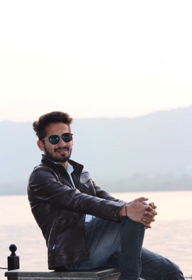 NagoriChiku's tweet photo. #Tweet_06
पहचान लेना मेरे शहर को बातों में अदब मशहूर हैं
वो मेरा शहर उदयपुर ❤️ ही हैं
जहाँ हर बात में आप ही हुकुम 🙏 और आप ही जी हुजुर हैं !!
#Udaipur
#rangilo_rajasthan
#पधारो_म्हारे_देश
#lakecity
#udaipur_smart_city
@lakshyarajmewar @my_rajasthan @rajasthanroyals https://t.co/mzO0E3rDop