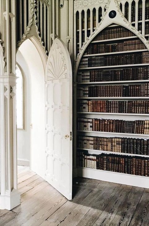 ㅤ▬ 𝗣𝗲𝗿𝗽𝘂𝘀𝘁𝗮𝗸𝗮𝗮𝗻Ravenclaw adalah satu-satunya asrama di Hogwarts yang memiliki perpustakaan sendiri dengan koleksi buku yang tidak kalah lengkap dengan perpustakaan utama.ㅤ