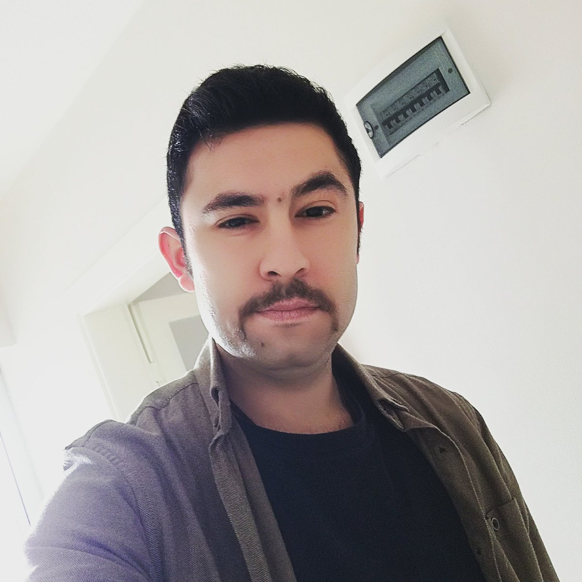 AltunKerem's tweet photo. Bu günlerde geçecek biraz sabır 👍💪 https://t.co/oUrnqp4eB7