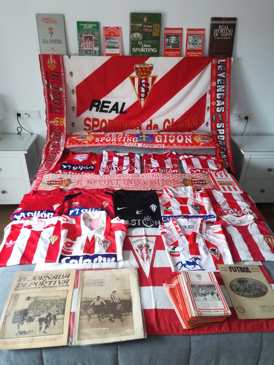 Real Sporting on "🔴⚪ TU MUSEO CASA 🔴⚪ ➡ En su Museo Sportinguista, atesora, además de camisetas y bufandas, varios libros de los años 70, 80 y 90 y