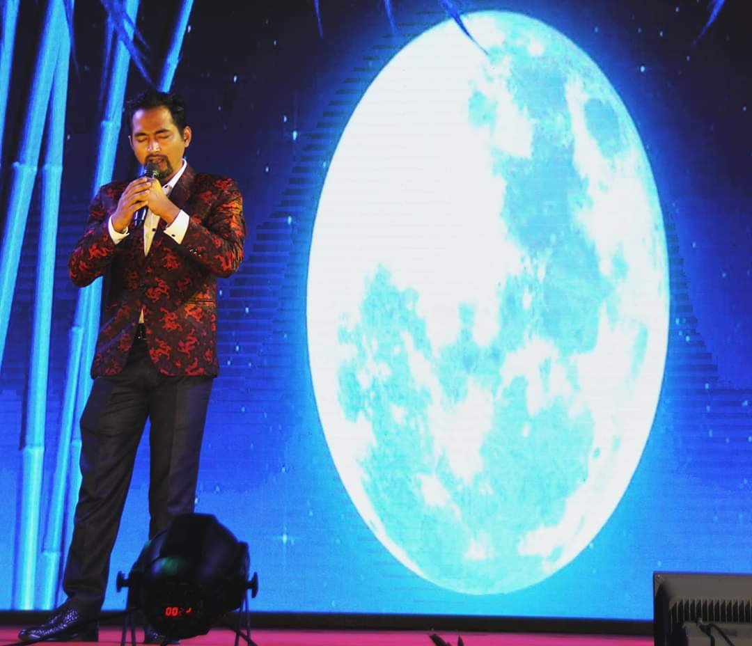 Woopssss I am a singer too😂