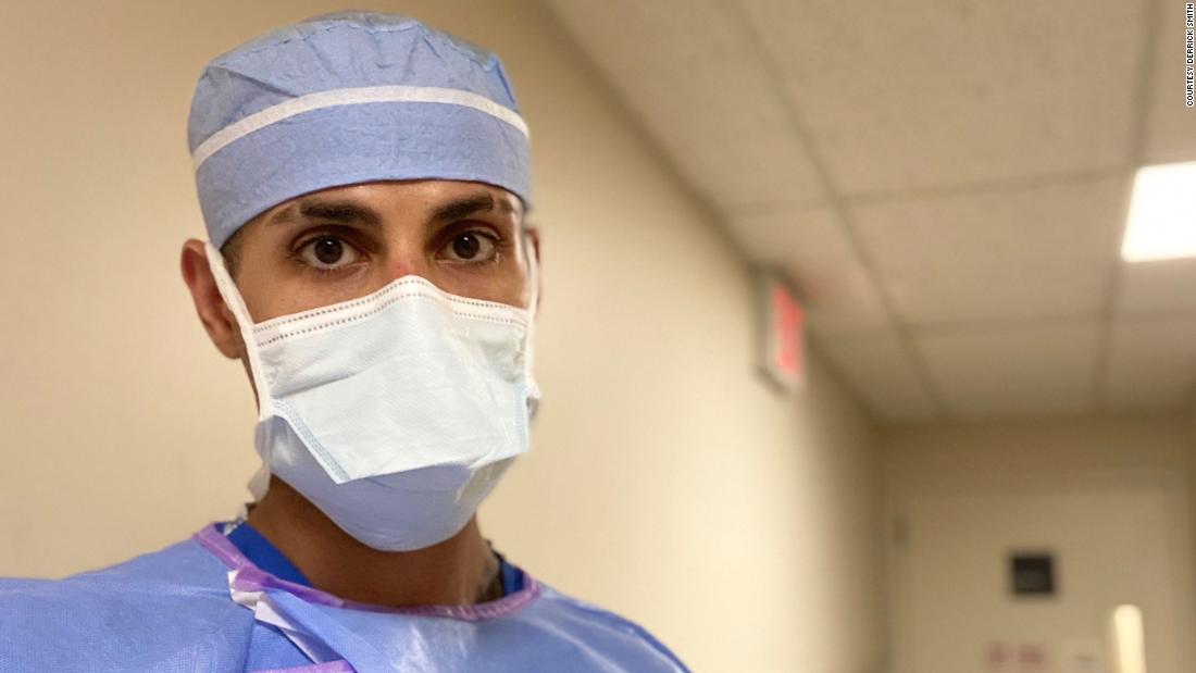 CNN's tweet photo. A nurse revealed the last words of his coronavirus patient: "Who's going to pay for it?" https://t.co/fIiZxVi1Aj https://t.co/9zcPoSk1l0