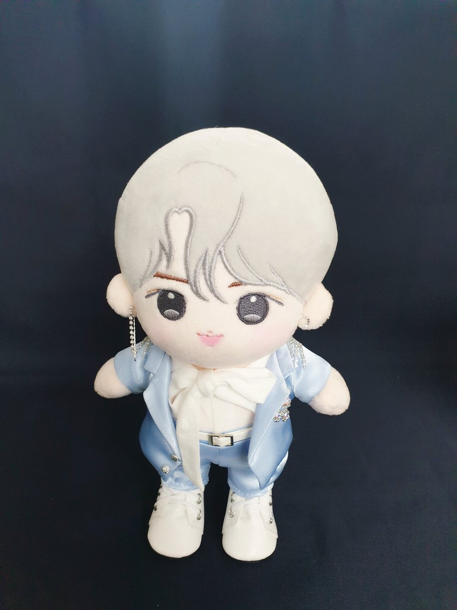 ☁️하성운 콘서트 Dive in color 🌈

🎤너와나 그리고 Bluemaze🌊

타래로..
#하성운 #HASUNGWOON #HANEUL #Diveincolor #Bluemaze #셍민수
#애쉬셍탄이 #하성운인형