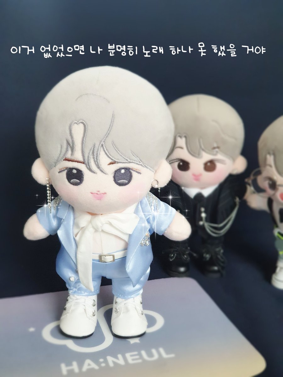 flower_woonie's tweet photo. 미끌미끌한 원단에 큐빅 한땀한땀 달아주면서..
"그래~ 진짜 하성운 말대로 이거 없었음 노래하나 못했겠네!!"
라고 생각함ㅋㅋㅋㅋㅋㅋㅋ🤣
#하성운 #Diveincolor #하성운콘서트 #애쉬셍탄이 #말랑우니 #퐁당우니 
#셍민수 https://t.co/qAXyQubDKa