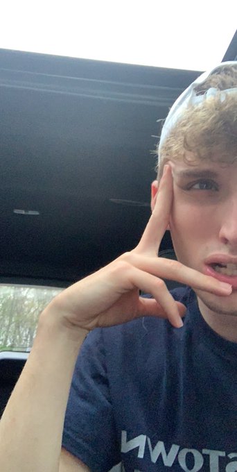 Recently single and living my best life again 👏🏻👏🏻 https://t.co/0Vq9yqzHJH<a href="/tag/capitalpride"class="tags"><span>#capitalpride</span></a>