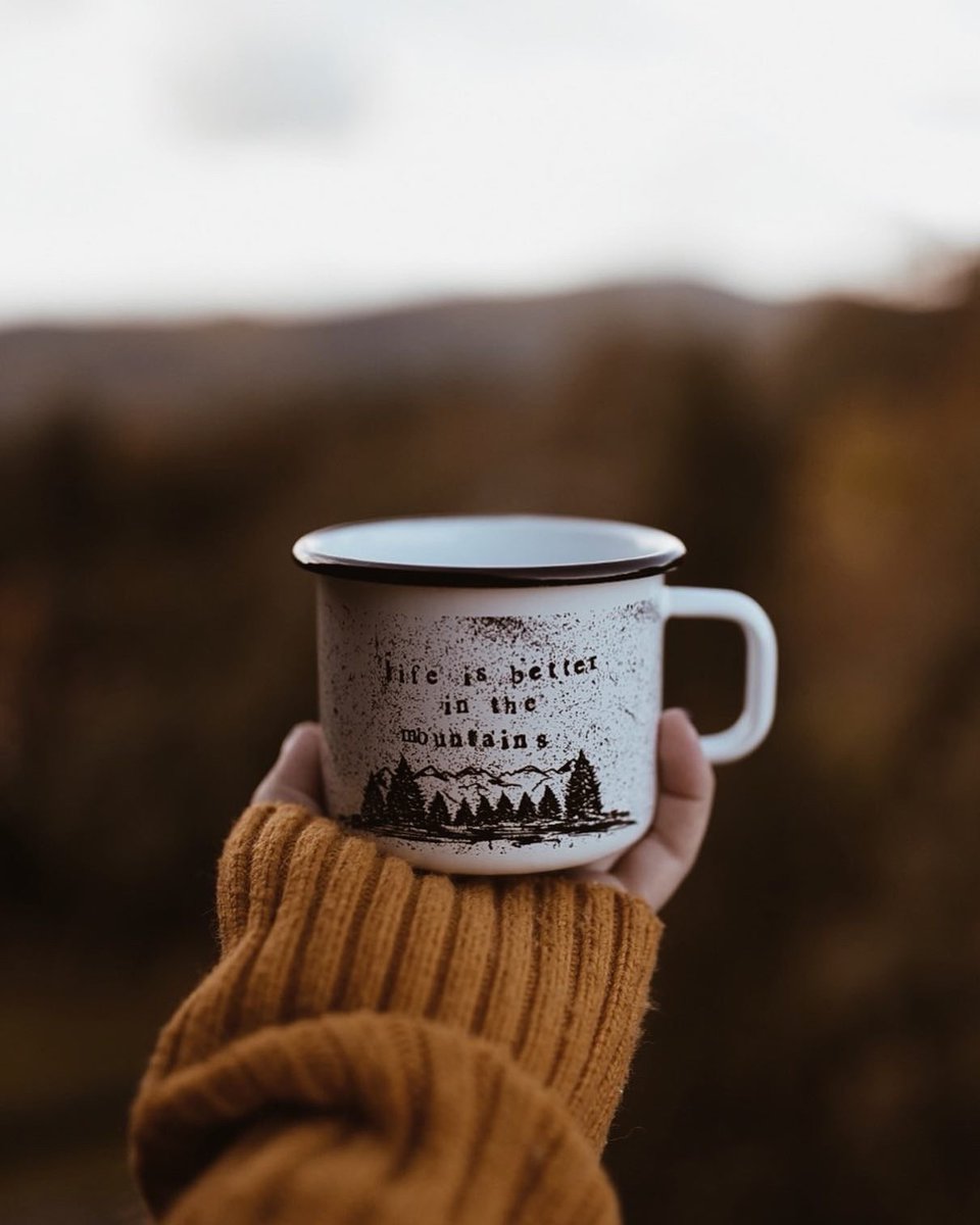 오늘
힘든 현실은

인생의
한 점일 뿐이다

기꺼이
즐겨주어라

먼훗날
그땐 그랬었지 회상하며

축배의 잔을 들고 있을 것이다