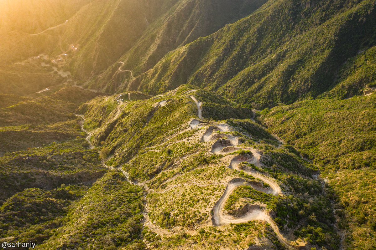 Another beautiful picture from Southern  #SaudiArabia. A rural road in al-Sahaleel, part of Harub Protectorate, in  #Jazan Province.via  @sarhaniy