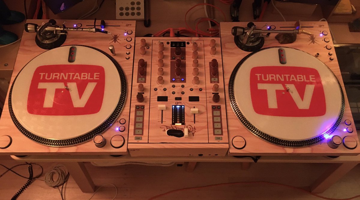 DJQbert's tweet photo. 😍Oh yes! I opened up a package today and it was a gift from my dog @digilogdesigns 🎁 I’mma test these records out and see if they’re up to par for the live stream tomorrow night! (Check out my last post) #turntabletv 📺 https://t.co/UoXD8Pg1k1