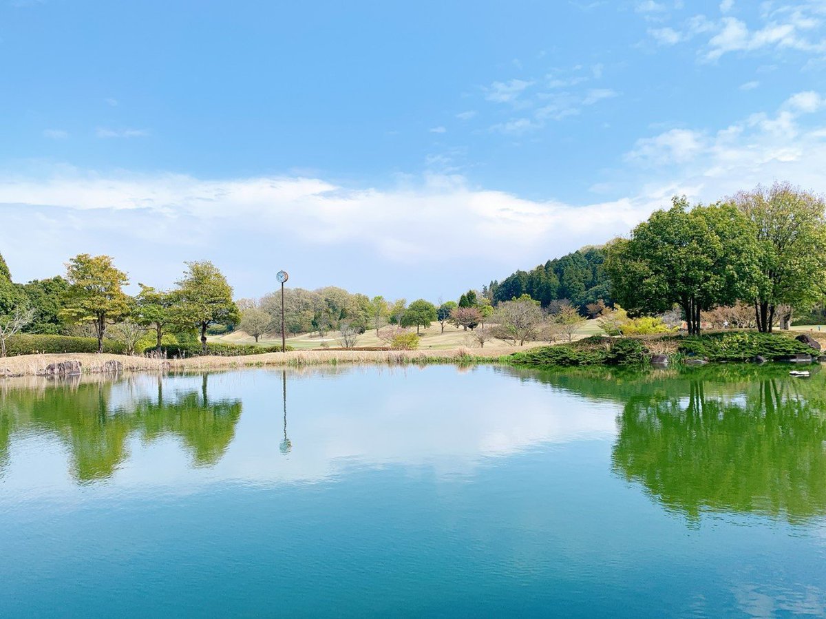 吉川カントリー倶楽部 本日は朝からあいにくの雨でしたが 午後からとても良いお天気になりました 雨は降りましたが グリーンはとても良い状態に仕上がってます みなさまのご来場お待ちしております 吉川カントリー倶楽部 関西ゴルフ場 良い天気