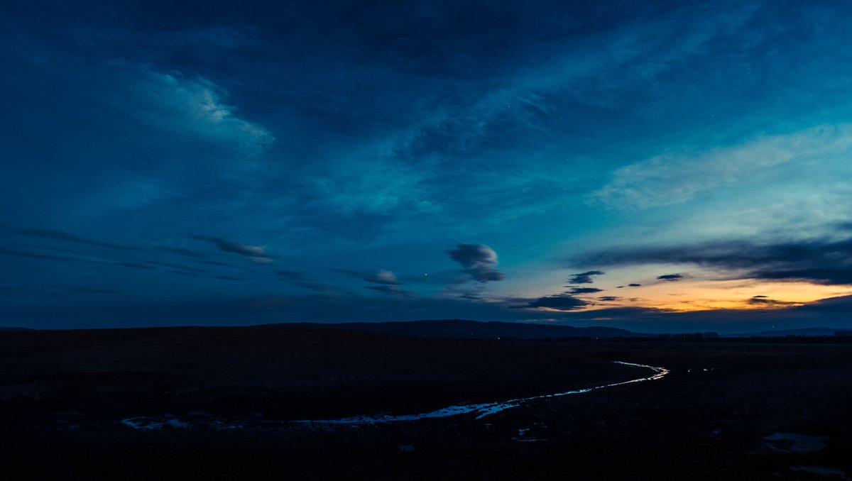 And this  #BitsofNewZealand just out of Kyeburn heading towards Ranfurly in  @CentralOtago_NZ was well into the evening after the eldest had a football game in Queenstown. The stars were out, but the high clouds were catching the last of the western light.