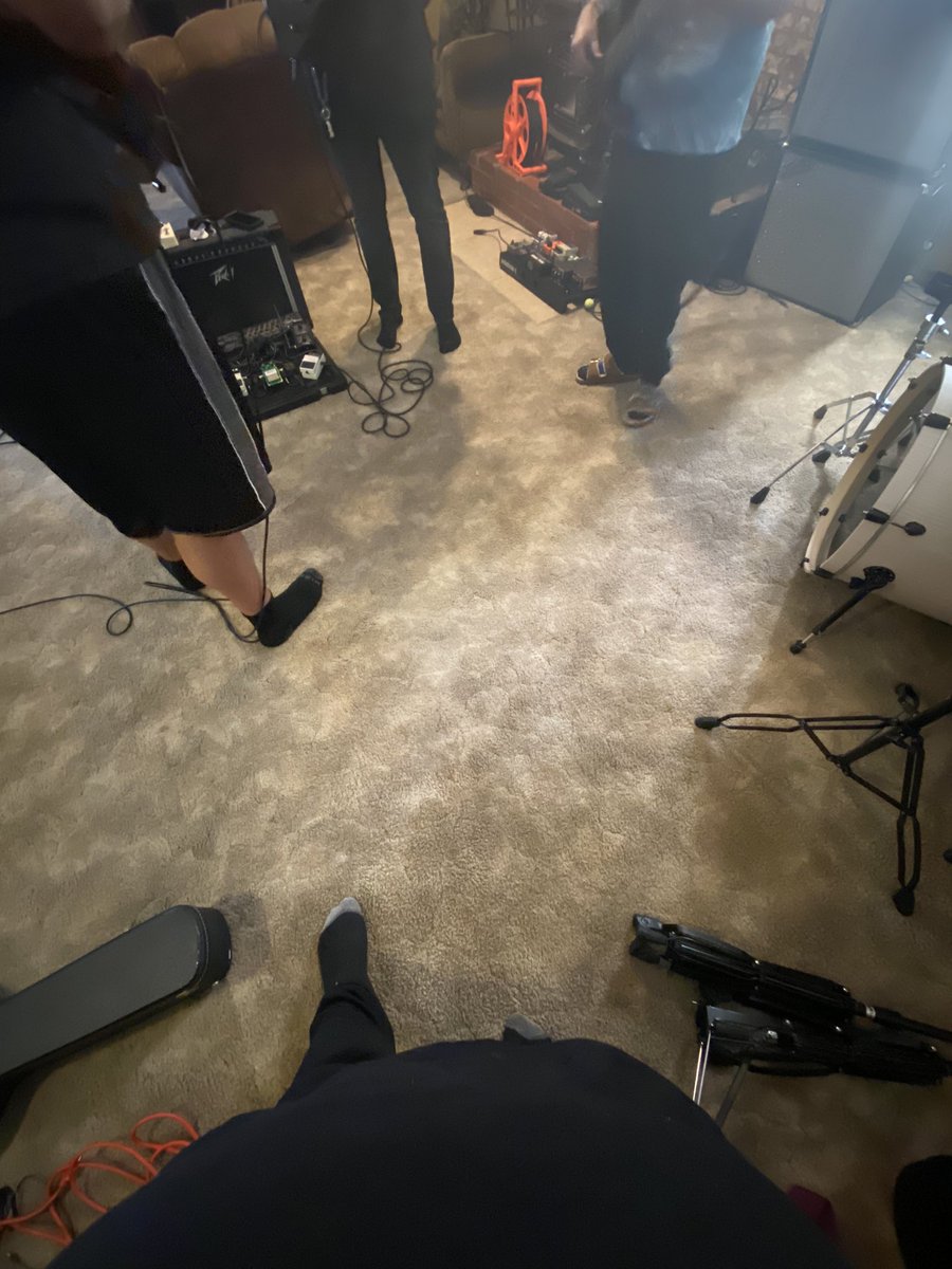 armando_vv's tweet photo. @firefromthegods Getting a new album written.#violentvendetta https://t.co/ffhJQhZNBK