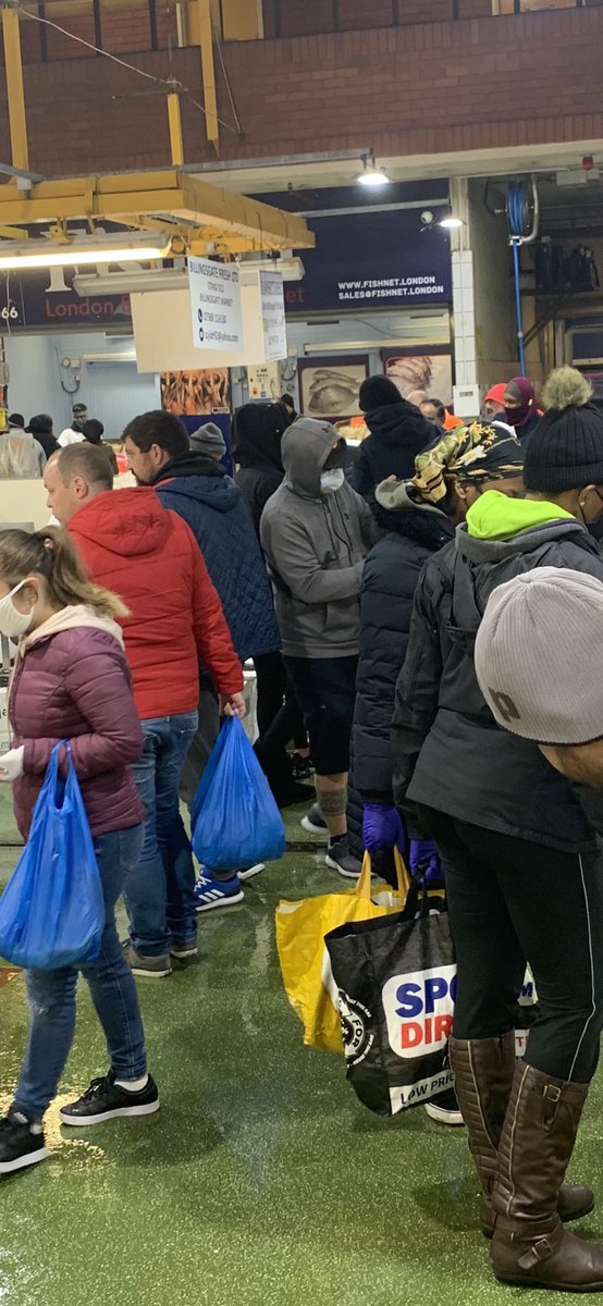 This is billingsgate market this morning. social distancing is a joke here! If <a href="/cityoflondon/">City of London</a> or <a href="/BillingsgateCoL/">Billingsgate Market</a> can’t control the public they must stop them coming in.