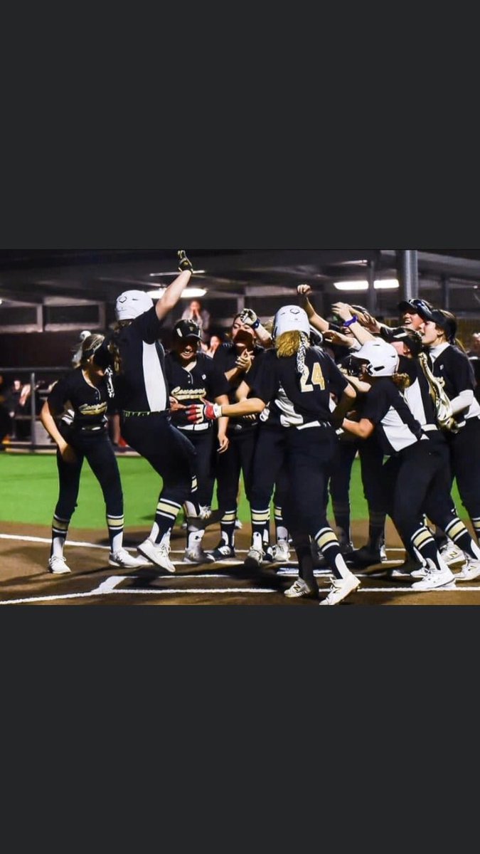 TCougarSoftball's tweet photo. TCHS 2020 Lady Cougars! We’re sad for our Seniors and the end of the season for all the players. Hugs to all! https://t.co/jcs0SvTA8r