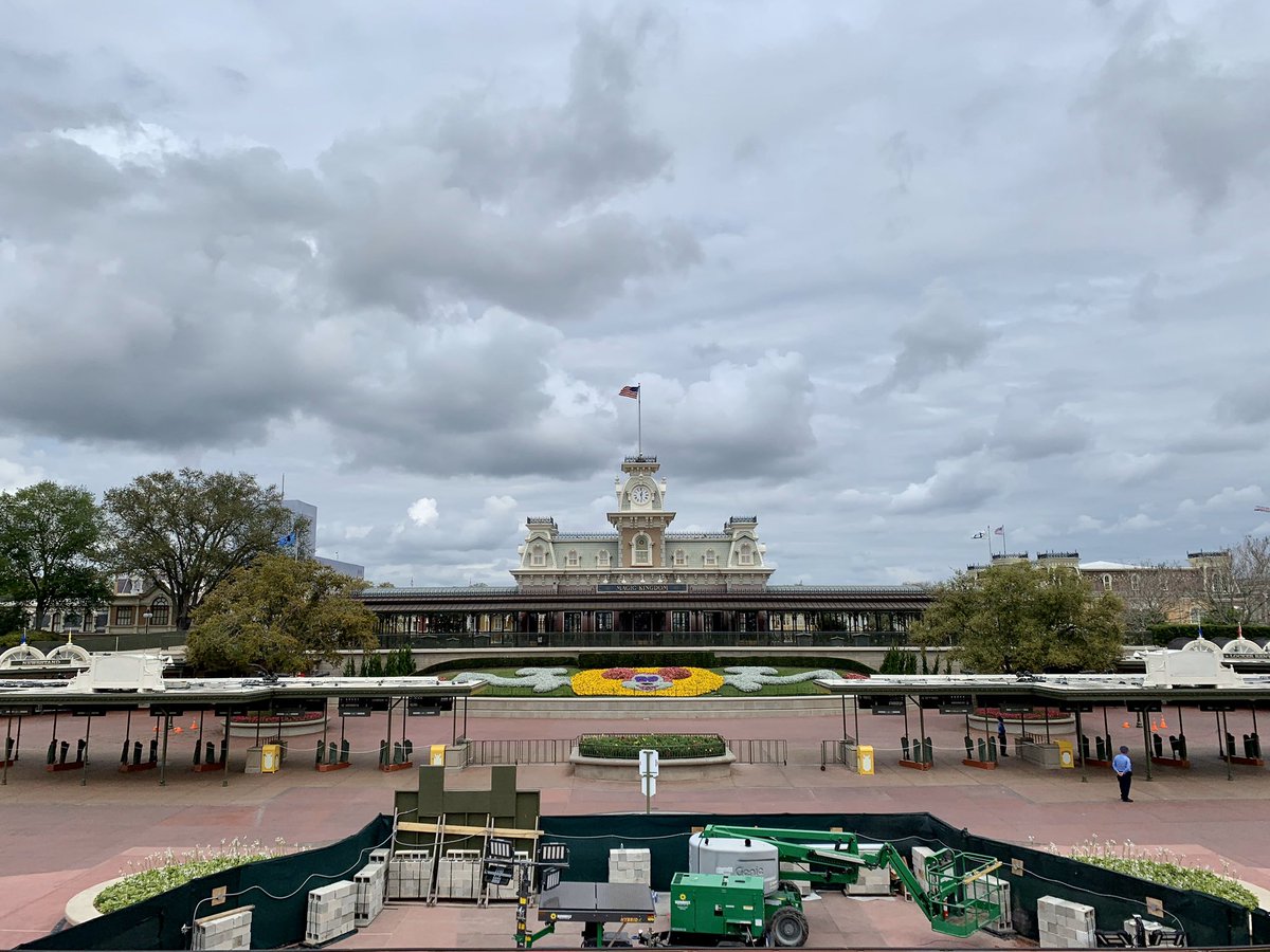 lurkyloo's tweet photo. @tdrexplorer Magic Kingdom on the first day it was closed. https://t.co/CQ3aiY3nLE