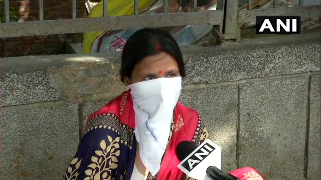 ANI's tweet photo. Delhi: People in Chilla village line up to collect drinking water from Delhi Jal Board (DJB) trucks, amid #CoronaLockdown. They says, "we have to queue up for at least 2-3 hours to collect drinking water due to shortage of water. The water tanker comes only once in 3-4 days". https://t.co/jRo5XpJ01S