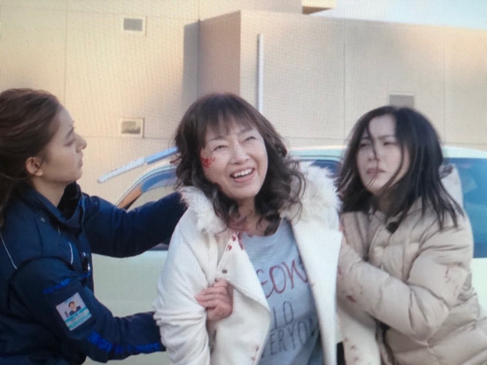Twitter 上的 Krystalauren ドラマにかたせ梨乃が出てるとなんか観ちゃうけど かたせ梨乃の最高の名演といえば 劇場版 コードブルーのあたまに包丁ブッ刺さったアル中かあちゃん役だから T Co Xsyqnwlqe9 Twitter