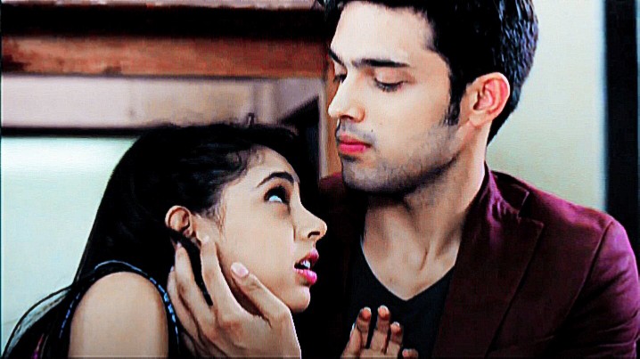 nodaayman20's tweet photo. He touched her cheek and looked into her Eyes
👀
He found his whole world out there
👁🌍❤
#KaisiYehYaariyan
#MaNanForever https://t.co/EBbGA9thia