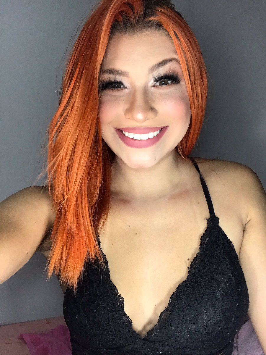 CarvalhoRadrea's tweet photo. Menina do sorriso fácil, das gargalhadas constantes e de um jeito leve de levar a vida só dela sem medo ou receio de de ser quem realmente é ❤️📸
.
.
.
.
#lovemakeup #universodamaquiagem #makeuptutorial #makelove #universodamaquiagem #dazzlelovers https://t.co/0xNL6gaPjE