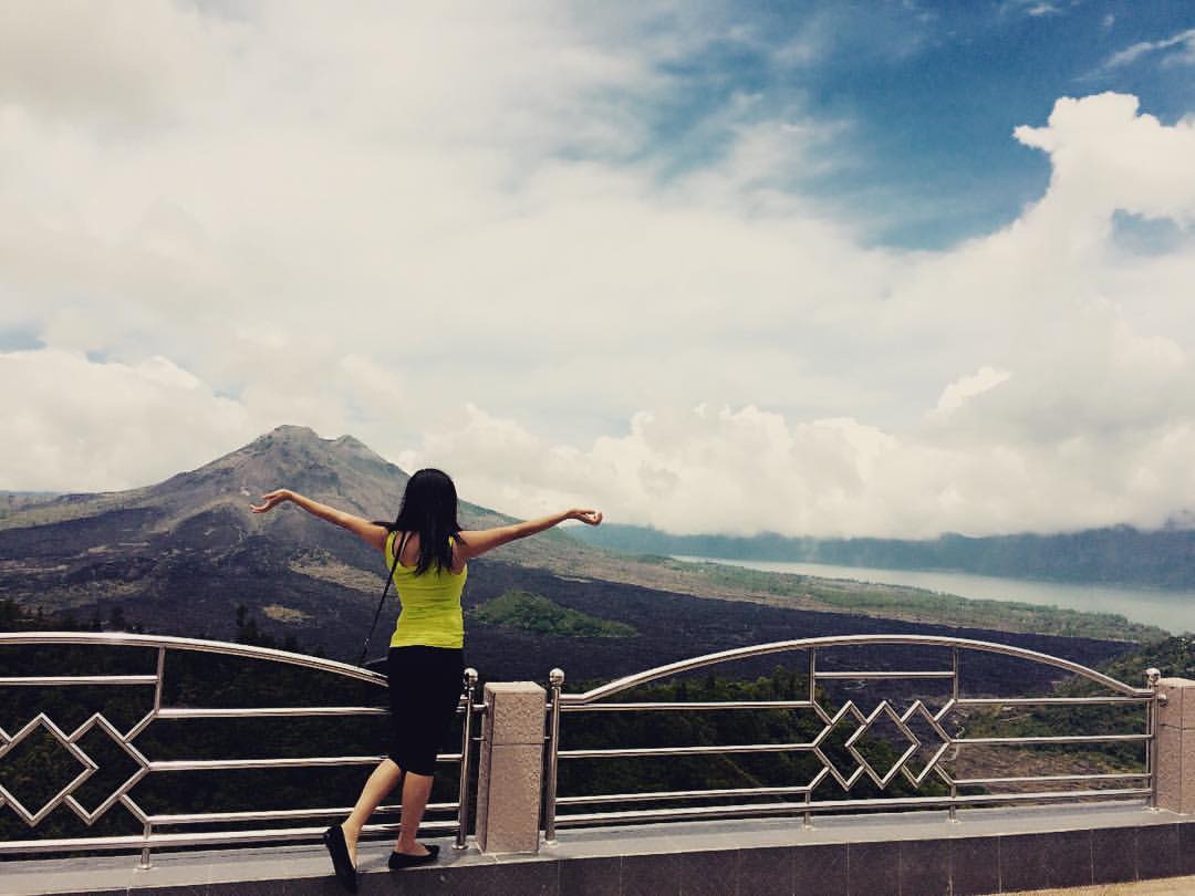 Shrutee31568019's tweet photo. MOUNT AGUNG 
An active and dangerous volcano on the island of Bali.
Mount Agung viewed from the east and rising above the clouds. #traveldiaries #instafollow #livetravelchannel #naturelover  #visit #roadtrip #photographer #earthgallery #photobomb https://t.co/kc7U2VTVsU