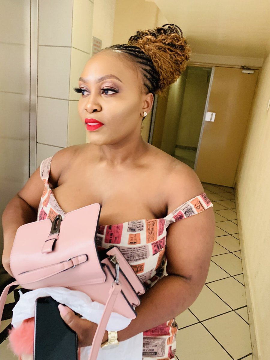 LNeluheni's tweet photo. I am a makeup artist based around gauteng with very affordable prices
Book one of this looks and get free reusable eyelashes
Call/WhatsApp 0720789230
MAKEUP BY THEE DYNAMITE💄
#DJSBU
#shimzamustfall
#limpop
#covid19SA
BE SAFE!! https://t.co/SVPUNDObEZ