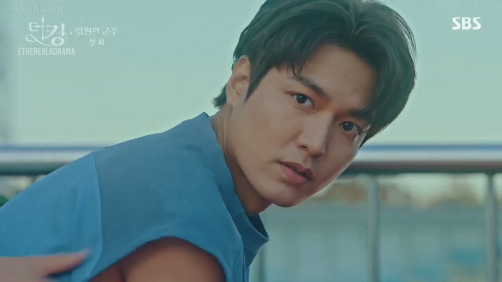 etherealkdrama's tweet photo. one episode in and we’re already blessed with these visuals https://t.co/RdidQ47SdG