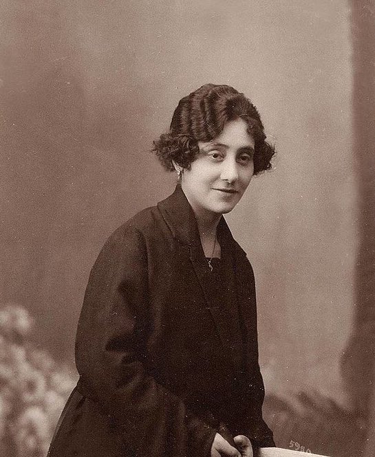 joan_vdg's tweet photo. #taldiacomavui de 1939 executaven al Camp de la Bota Carme Claramunt, la primera dona afusellada pel règim franquista.

Detinguda per falangistes, fou sotmesa a un judici sumaríssim acusada de rebel·lió i condemnada a mort per “Extremista peligrosa, enemiga del régimen nacional” https://t.co/kDr2fnkI0N