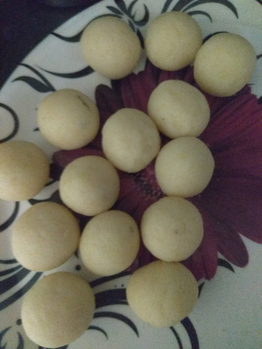 psagarika321's tweet photo. ପ୍ରଥମ ବଲ୍ ରେ ଛକା l

presenting my first attempt to make gulab jamun 😋

Proudly say #lockdown make me a good chef 💃

ଖାଲି ରୂପରେ ନୂହେଁ ସ୍ୱାଦରେ ବି 1 ନମ୍ବର 😉
#lockdownlife
#inspiredchef
#gulabjamun😅 https://t.co/5D0OdVaR8O