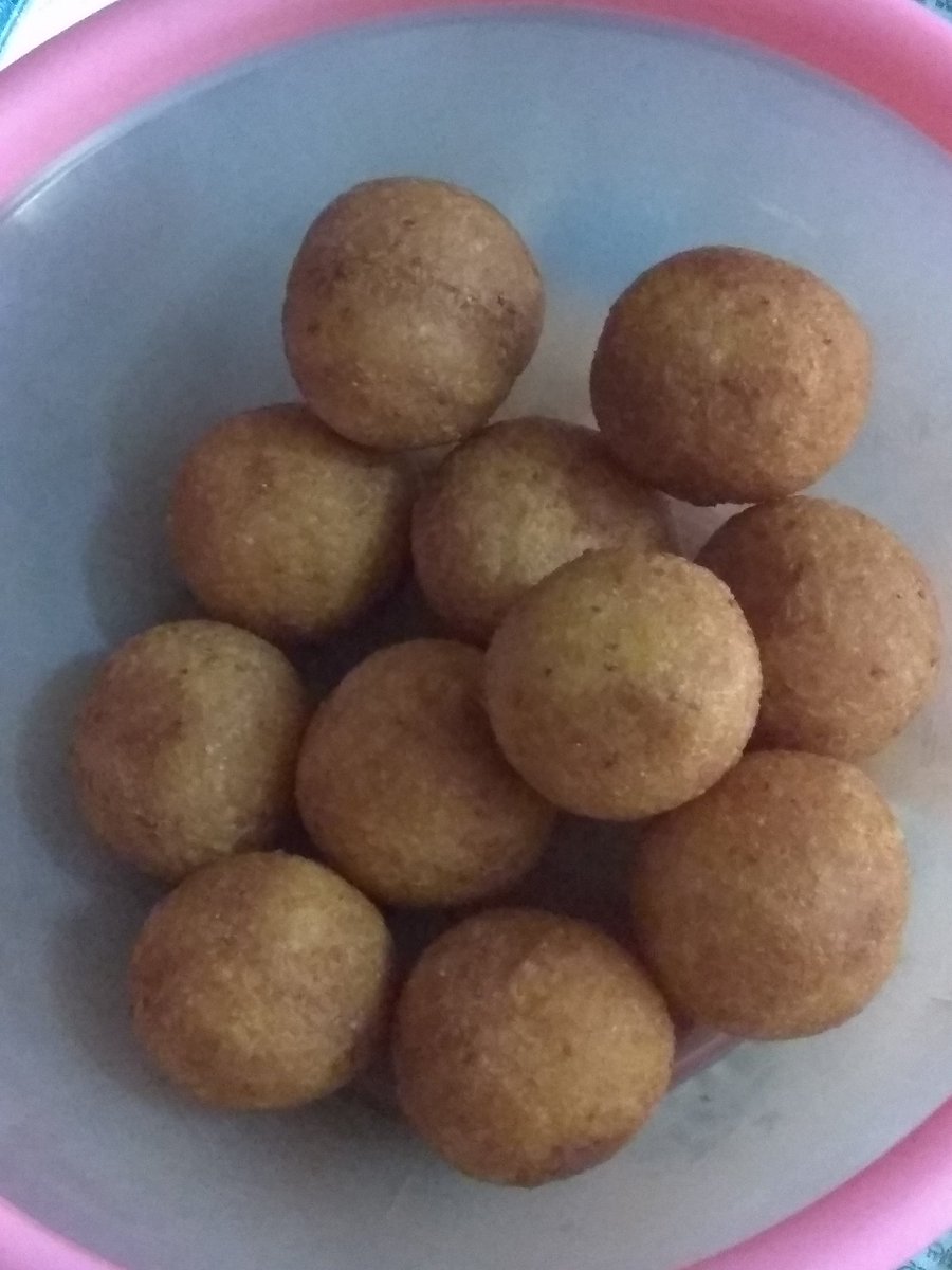 psagarika321's tweet photo. ପ୍ରଥମ ବଲ୍ ରେ ଛକା l

presenting my first attempt to make gulab jamun 😋

Proudly say #lockdown make me a good chef 💃

ଖାଲି ରୂପରେ ନୂହେଁ ସ୍ୱାଦରେ ବି 1 ନମ୍ବର 😉
#lockdownlife
#inspiredchef
#gulabjamun😅 https://t.co/5D0OdVaR8O
