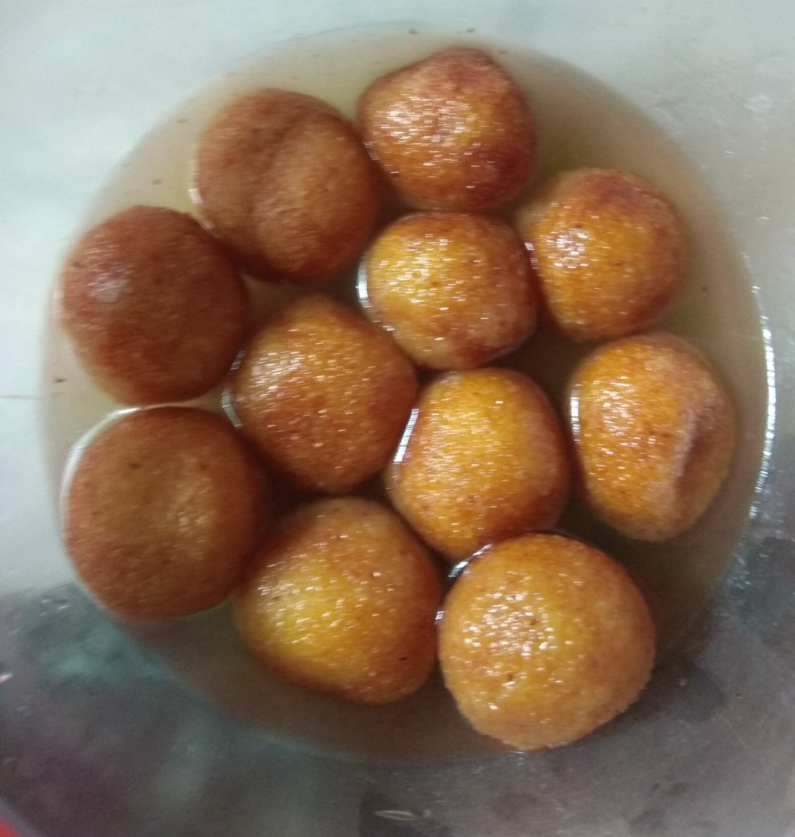 psagarika321's tweet photo. ପ୍ରଥମ ବଲ୍ ରେ ଛକା l

presenting my first attempt to make gulab jamun 😋

Proudly say #lockdown make me a good chef 💃

ଖାଲି ରୂପରେ ନୂହେଁ ସ୍ୱାଦରେ ବି 1 ନମ୍ବର 😉
#lockdownlife
#inspiredchef
#gulabjamun😅 https://t.co/5D0OdVaR8O