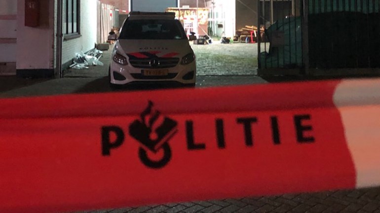 18 april 2020,  uur Schietpartij in Roosendaal, politie houdt twee mensen aan Op de Bandeliersberg in Roosendaal is vrijdagnacht vermoedelijk een schietpartij geweest. Dit meldt de politie. Er raakte niemand gewond...