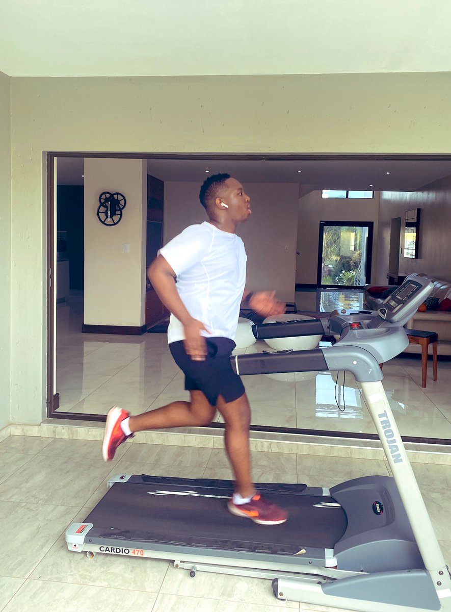 Shimza01's tweet photo. 🏃🏾‍♂️🏃🏾‍♂️🏃🏾‍♂️🏃🏾‍♂️5km run done! Good morning! https://t.co/QaJo9cYrzA