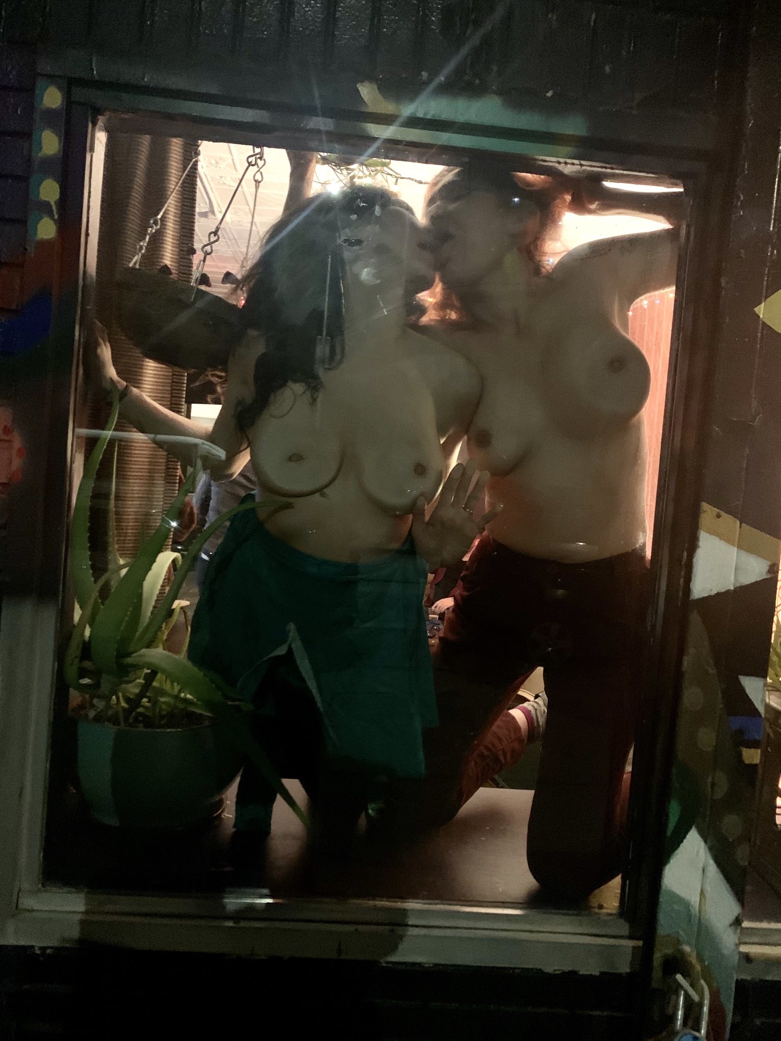 Tits on a cool glass pane :) #princessdonna https://t.co/NNRDChN6SG