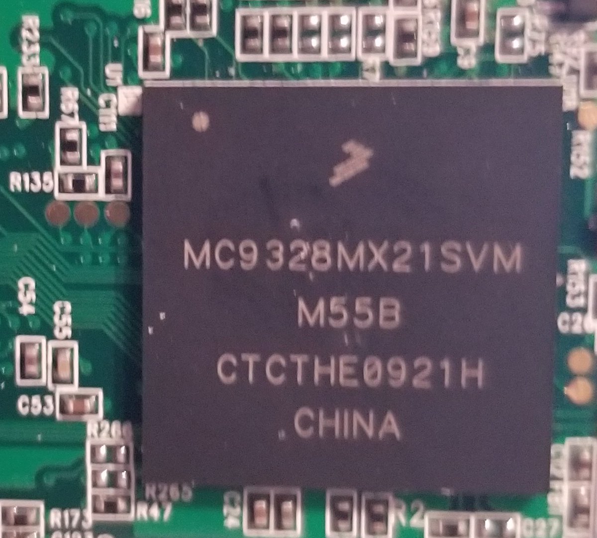 This looks like a CPU! It's an MC9328MX21SVM, that's an Freescale (now NXP) i.MX21 series chip. It's a 32bit ARM9 chip, running at up to 266mhz.