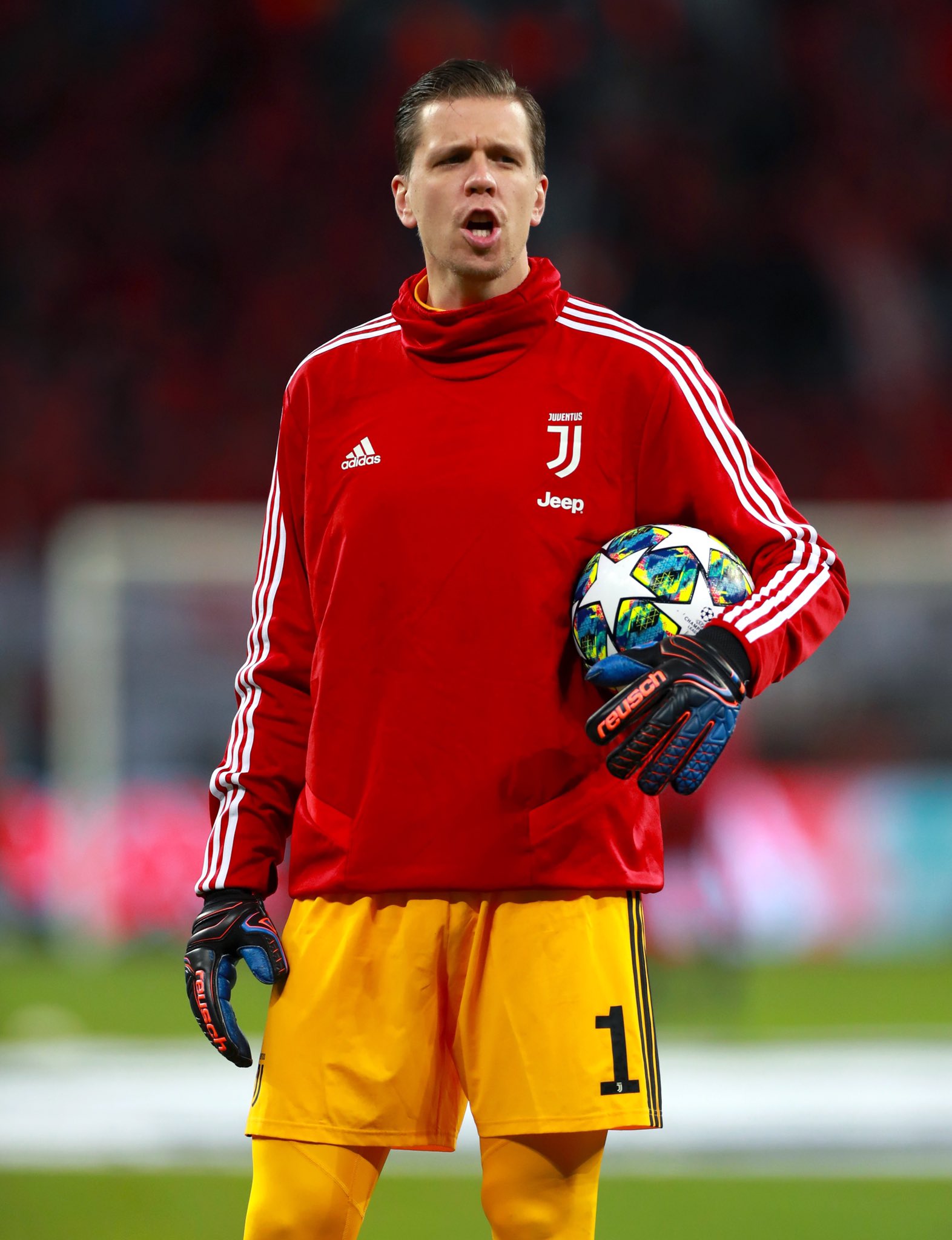 Happy 30th birthday to and Poland goalkeeper Wojciech Szcz sny!    