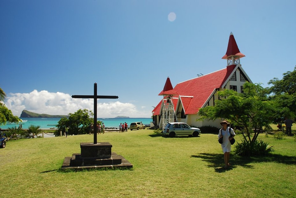 MauritiusGuide's tweet photo. No new cases of covid19 for 5 consecutive days in Mauritius. 🙏🙏🙏🙏🙏
Stay home, Stay Safe - All we need now is hope and vaccine that will finally put an end to the Covid19 pandemic.
#COVID19 #covid19mauritius #mauritius #ilemaurice https://t.co/6zaP7ohVeB