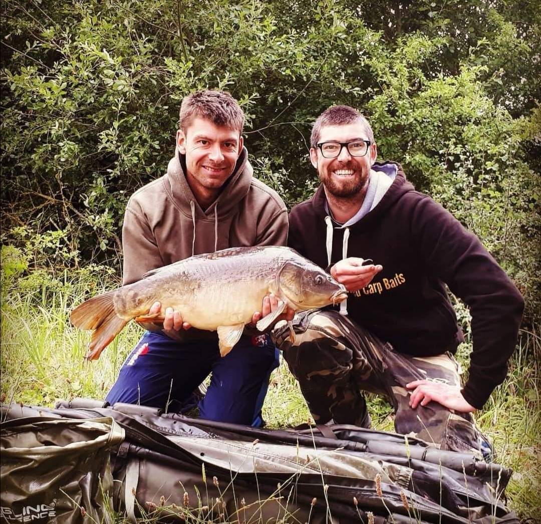 CatchWith's tweet image. 2 years ago I finally got Simon out on the bank to try and catch his first Carp and he did it in style what do you think?  @KentCricket @BumbleCricket
