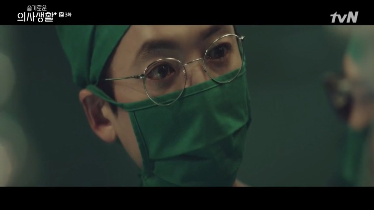 JUNWAN is really warm-hearted person. The medical students twins are being toured per dept remember that before they are just watching from afar but junwan didnt miss the opportunity to recruit them to Cardio the way he was recruited before.  #HospitalPlaylist