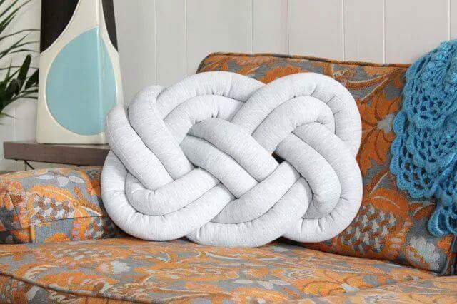 princegemga's tweet photo. @ABUJAPLUG Hey Abuja tweet community. @gwmspaces we sell bedsheets, duvet, throw pillows and rugs etc. We also offer the best cleaning services you can imagine. https://t.co/wjCfgyxy3z